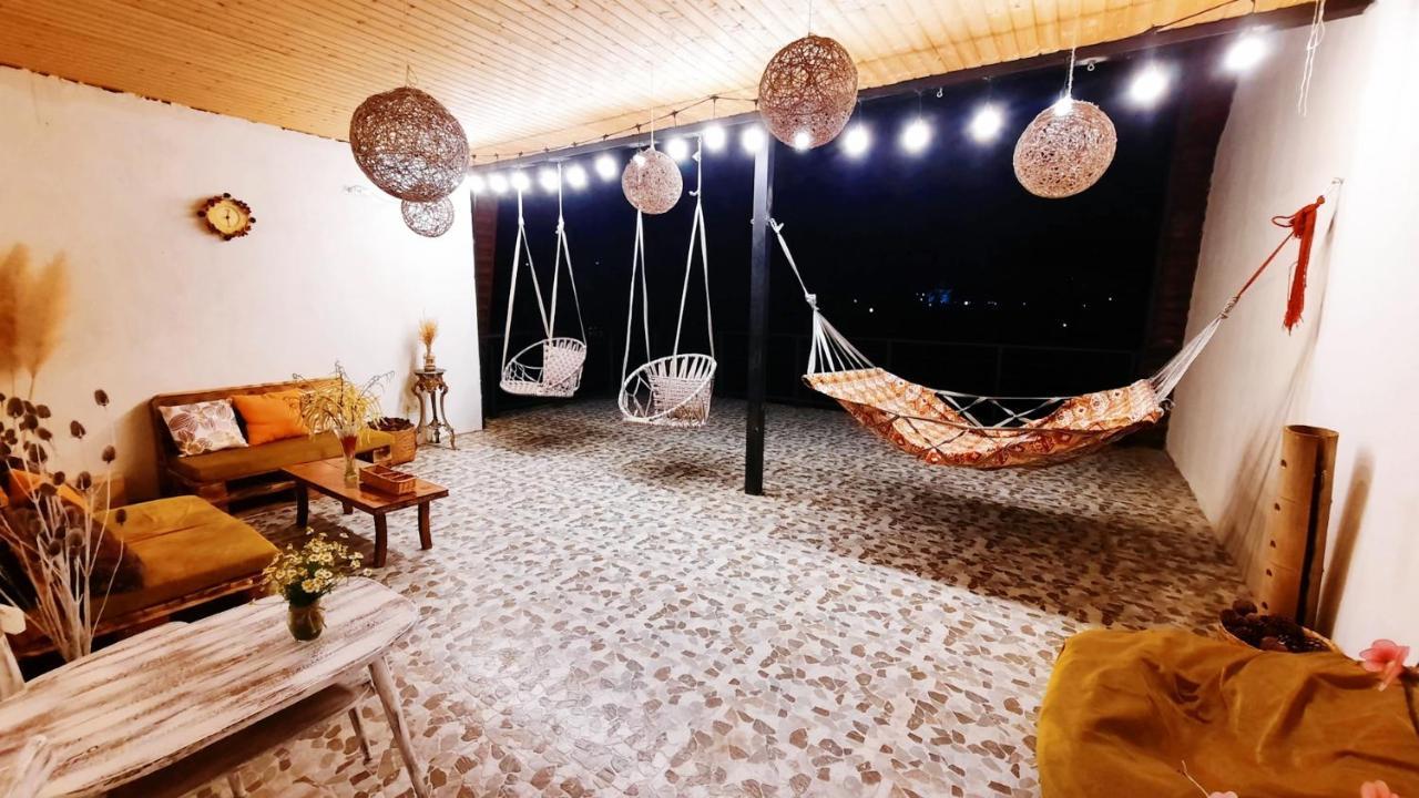 Inaisi Hotel Kʼutʼaisi Exterior foto
