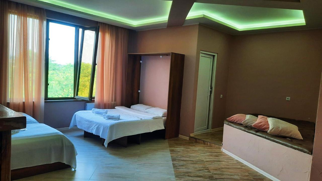 Inaisi Hotel Kʼutʼaisi Exterior foto