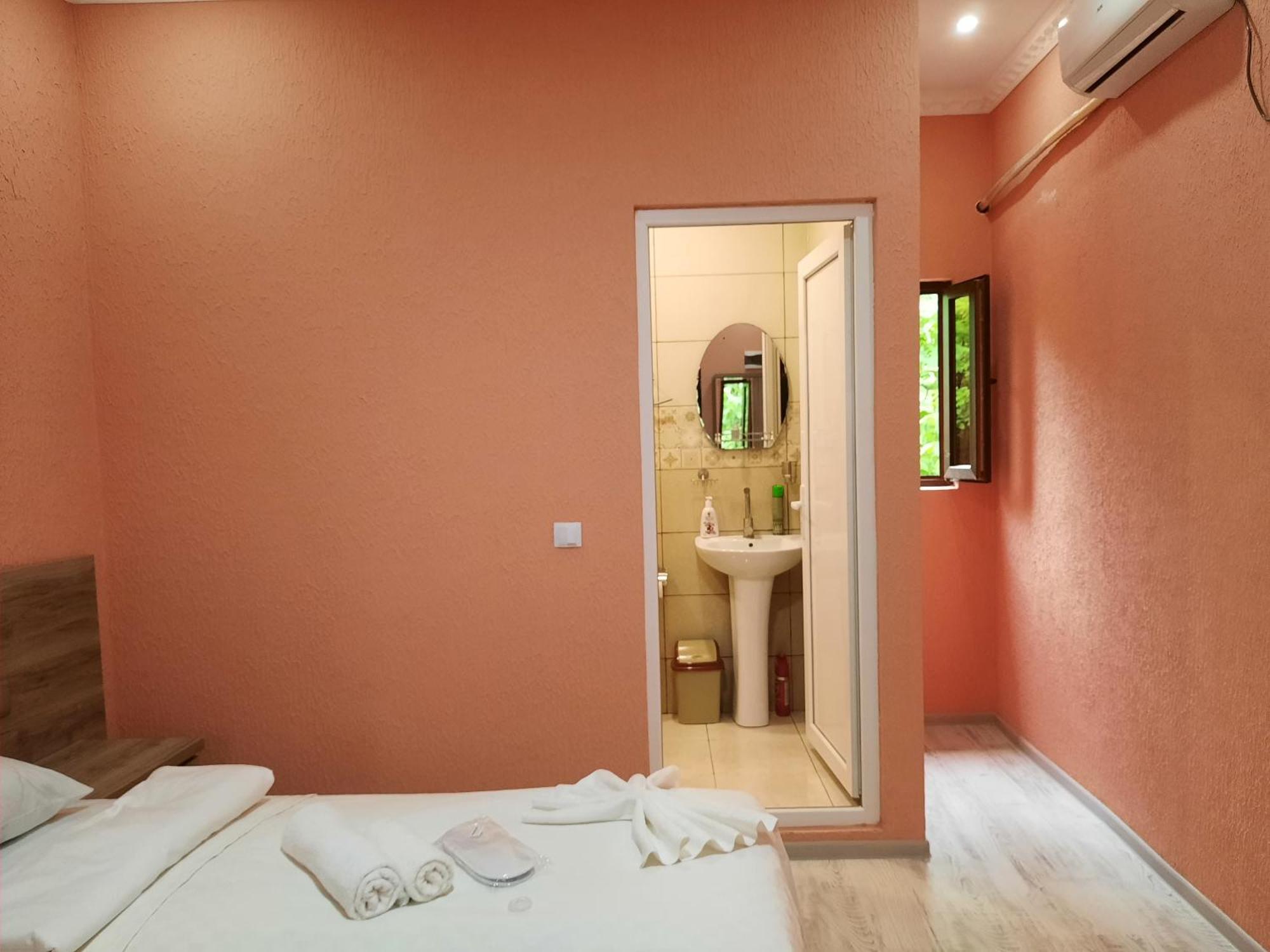 Inaisi Hotel Kʼutʼaisi Quarto foto