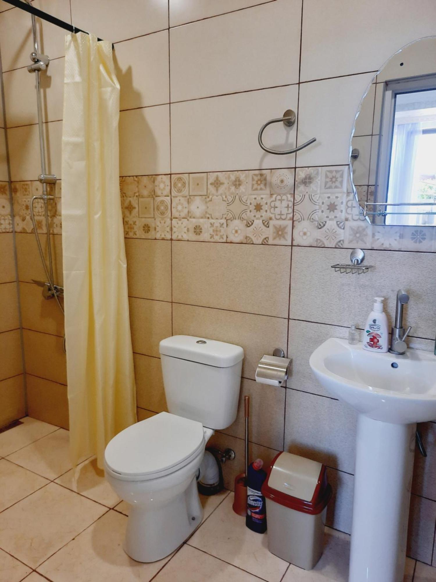 Inaisi Hotel Kʼutʼaisi Quarto foto