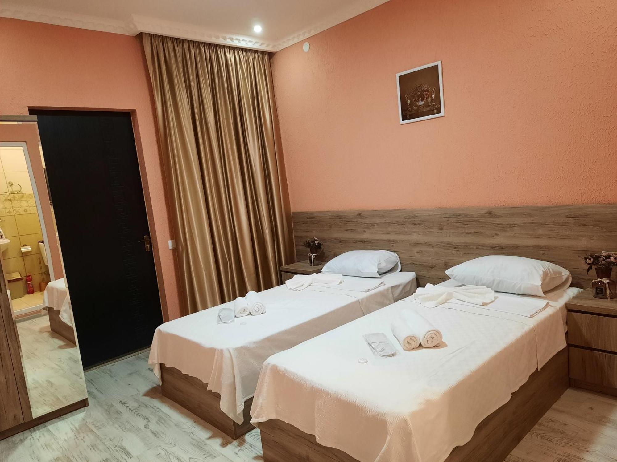 Inaisi Hotel Kʼutʼaisi Quarto foto